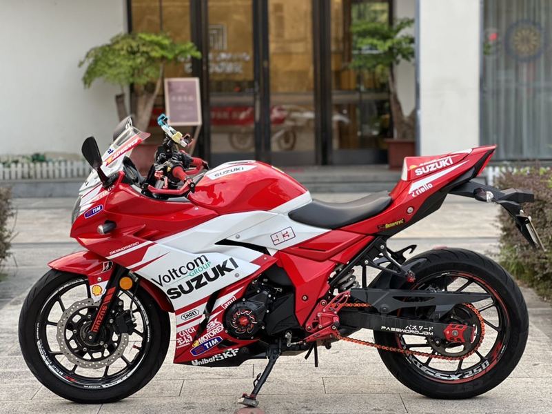 二手豪爵铃木GSX250R