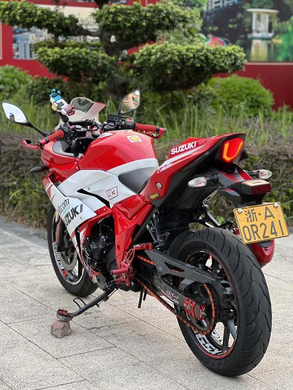 二手豪爵铃木GSX250R