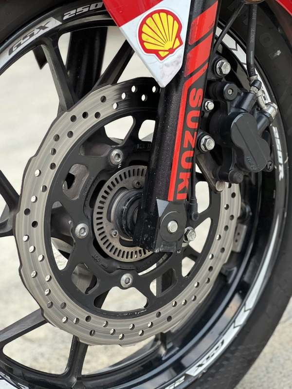 二手豪爵铃木GSX250R