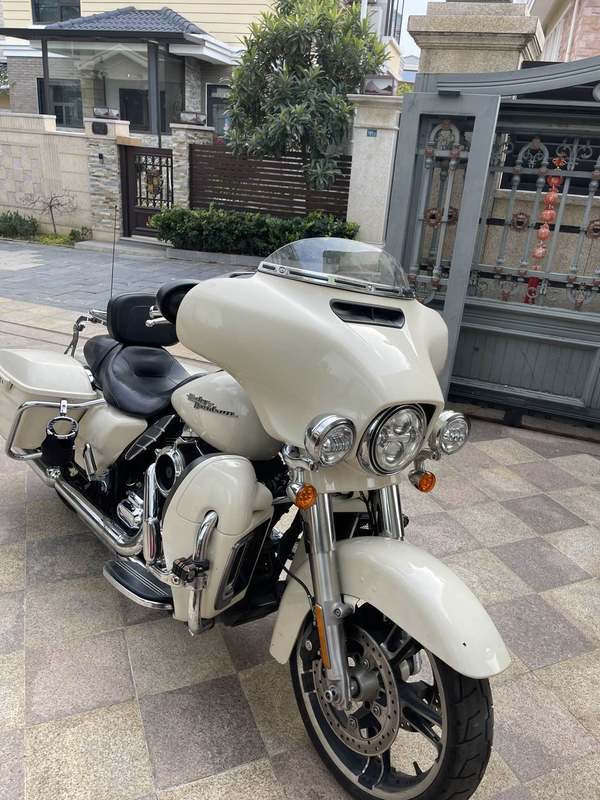 二手哈雷戴维森大道滑翔 Street Glide