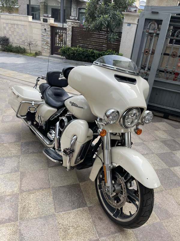二手哈雷戴维森大道滑翔 Street Glide