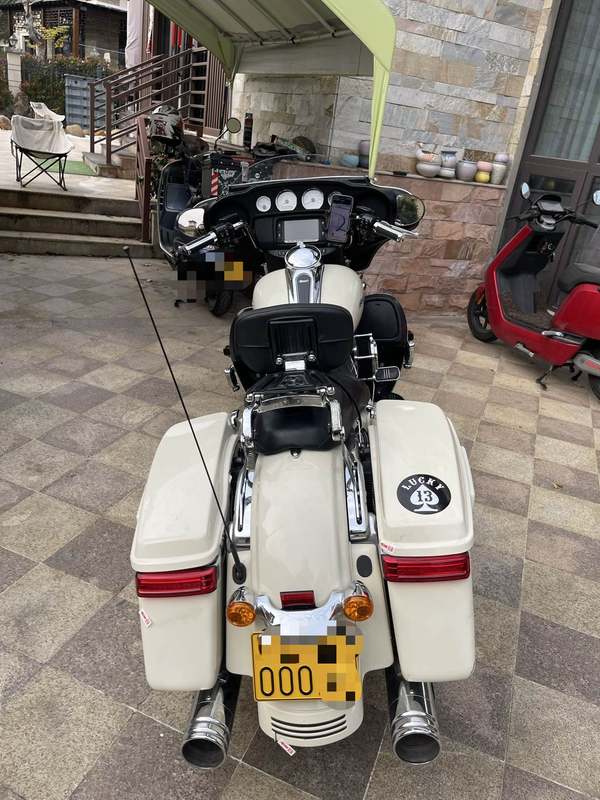 二手哈雷戴维森大道滑翔 Street Glide