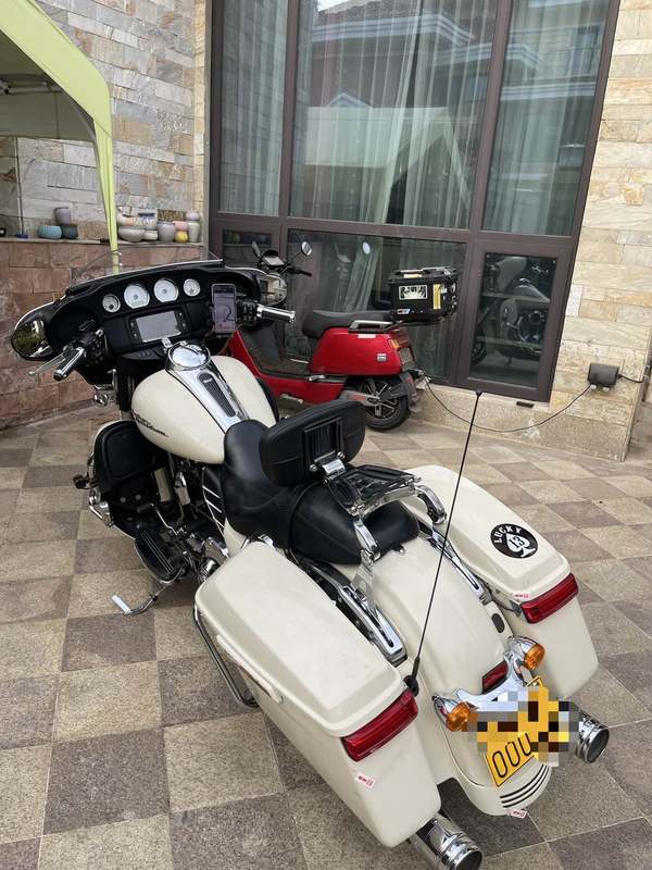 二手哈雷戴维森大道滑翔 Street Glide