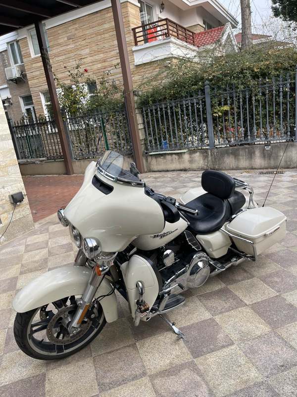 二手哈雷戴维森大道滑翔 Street Glide