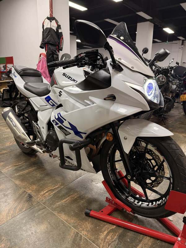 二手豪爵铃木GSX250R