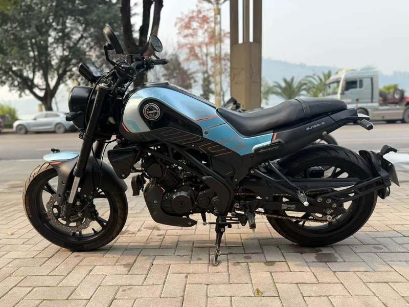 二手贝纳利幼狮 Leoncino 150