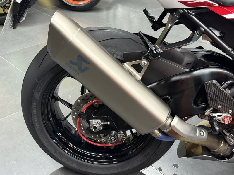 二手本田CBR 1000 RR-R