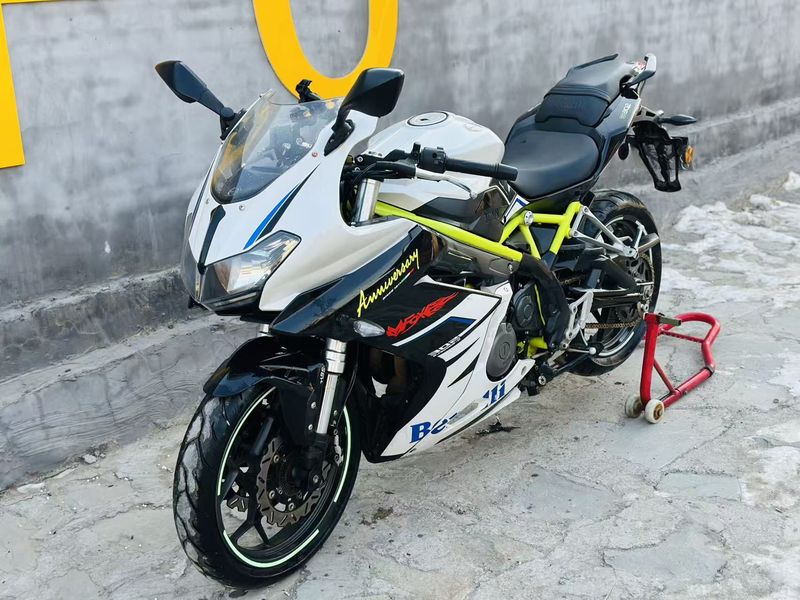 二手贝纳利龙卷风 Tornado 302R