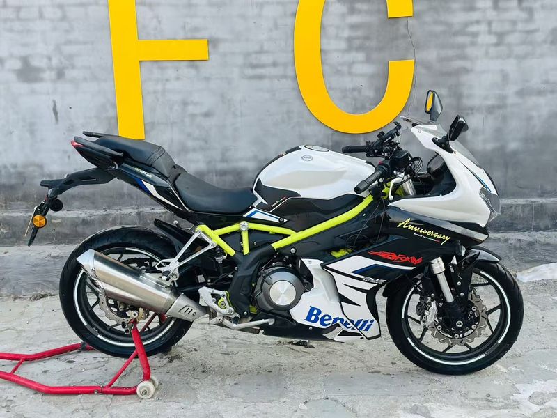 二手贝纳利龙卷风 Tornado 302R