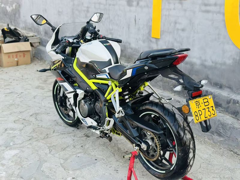 二手贝纳利龙卷风 Tornado 302R