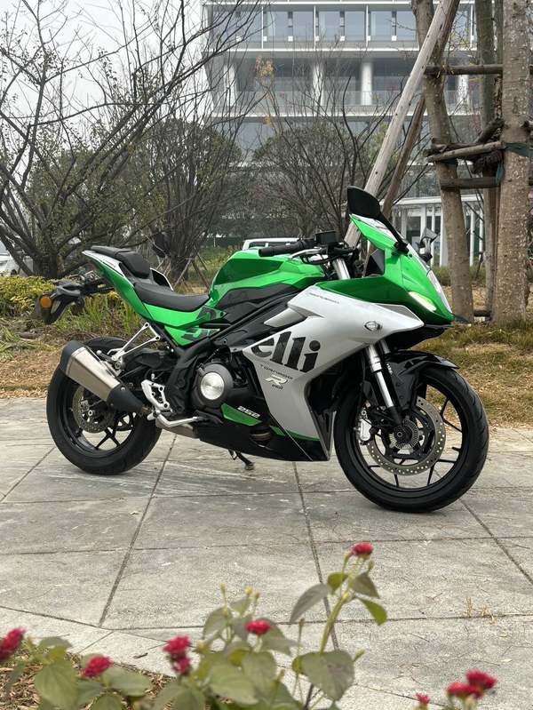 二手贝纳利龙卷风 Tornado 252R