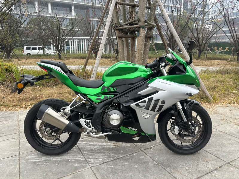 二手贝纳利龙卷风 Tornado 252R