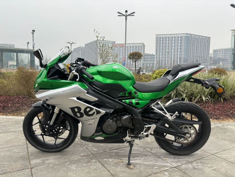 二手贝纳利龙卷风 Tornado 252R