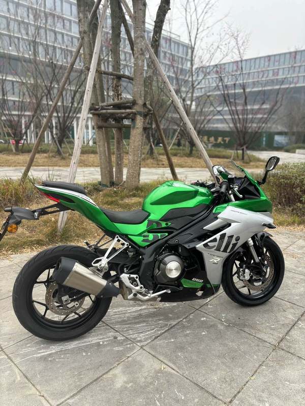 二手贝纳利龙卷风 Tornado 252R