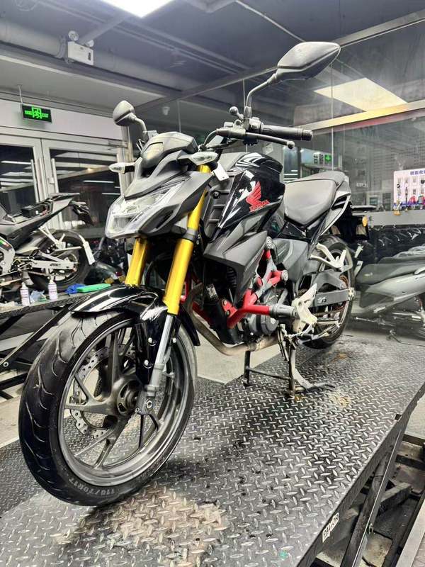 二手五羊本田CB190R 暴锋眼