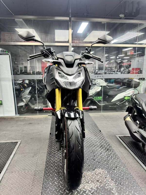 二手五羊本田CB190R 暴锋眼