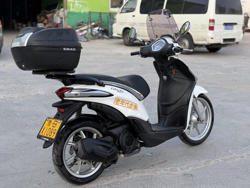 二手比亚乔Liberty One