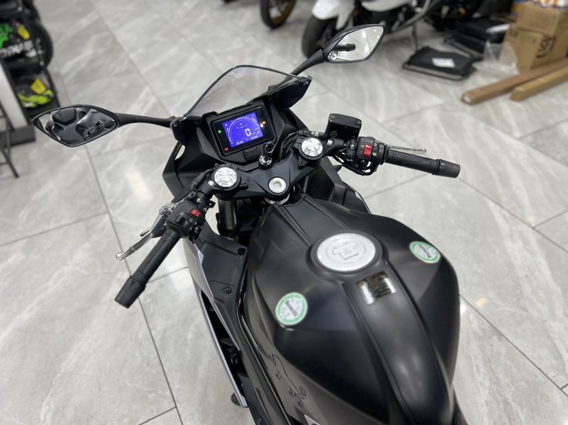 二手贝纳利龙卷风 Tornado 252R