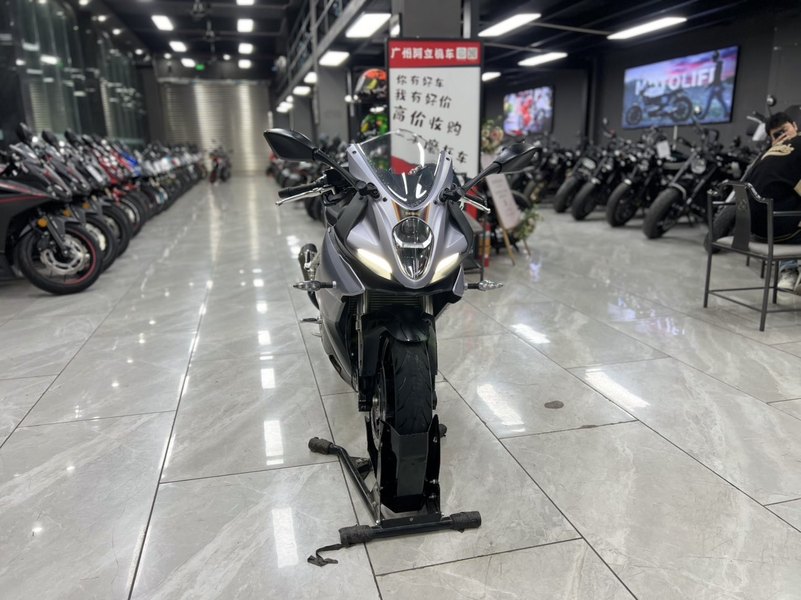 二手贝纳利龙卷风 Tornado 252R