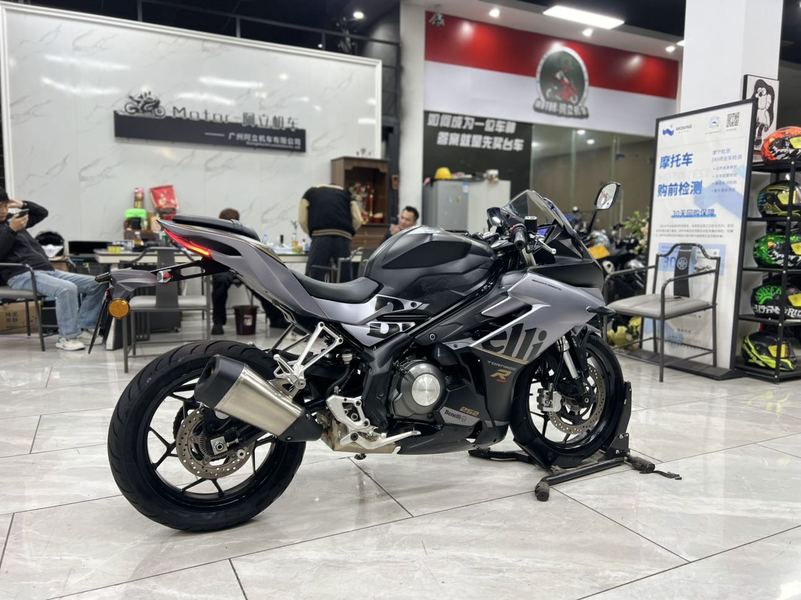 二手贝纳利龙卷风 Tornado 252R