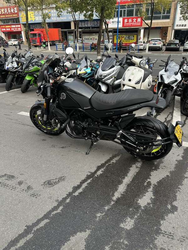 二手贝纳利幼狮 Leoncino 500