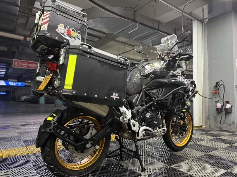 二手贝纳利金鹏 TRK502