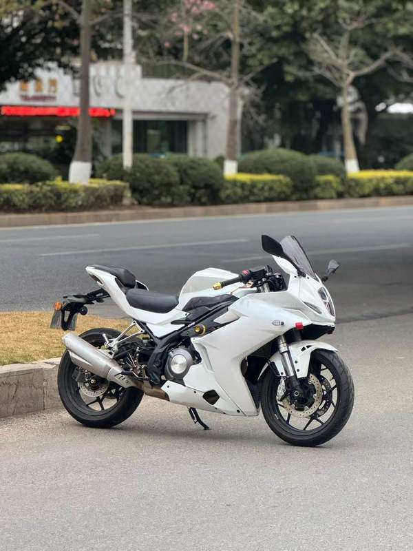二手贝纳利龙卷风 Tornado 302R