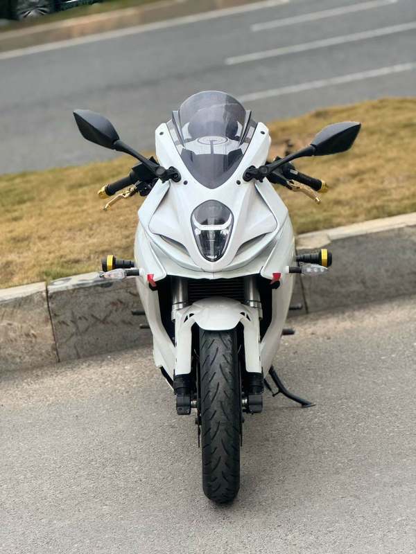 二手贝纳利龙卷风 Tornado 302R