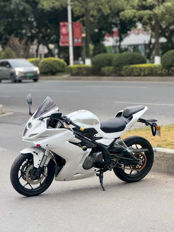 二手贝纳利龙卷风 Tornado 302R