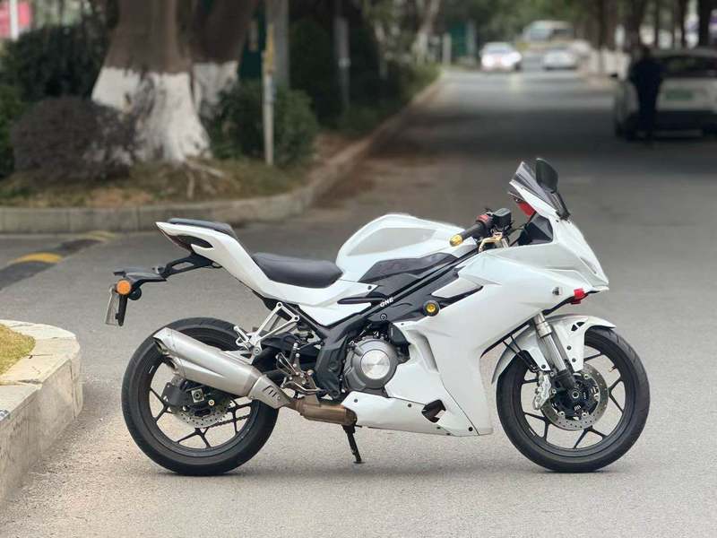 二手贝纳利龙卷风 Tornado 302R