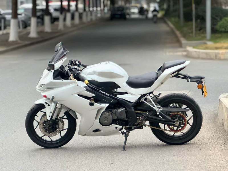 二手贝纳利龙卷风 Tornado 302R