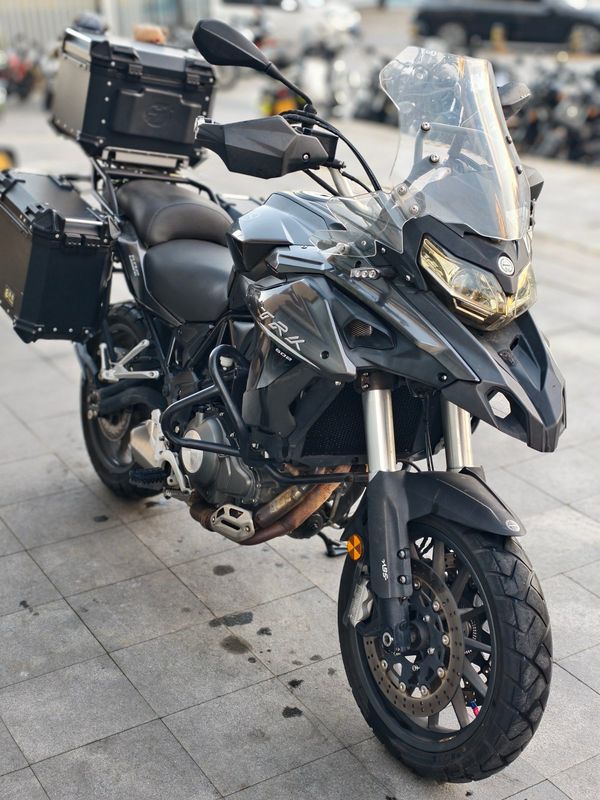 二手贝纳利金鹏 TRK502