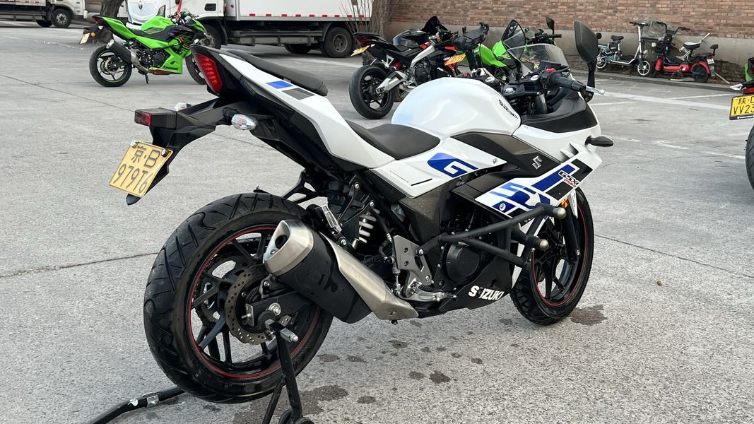 二手豪爵铃木GSX250R