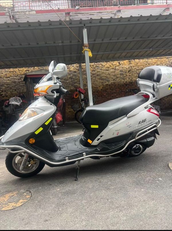 二手豪爵铃木天龙星UA125T-3