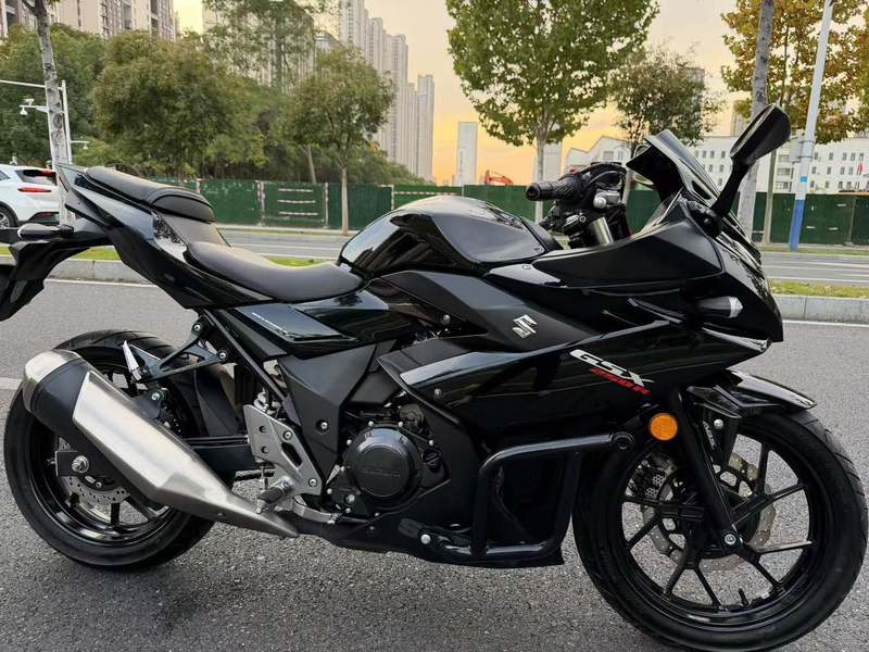 二手豪爵铃木GSX250R