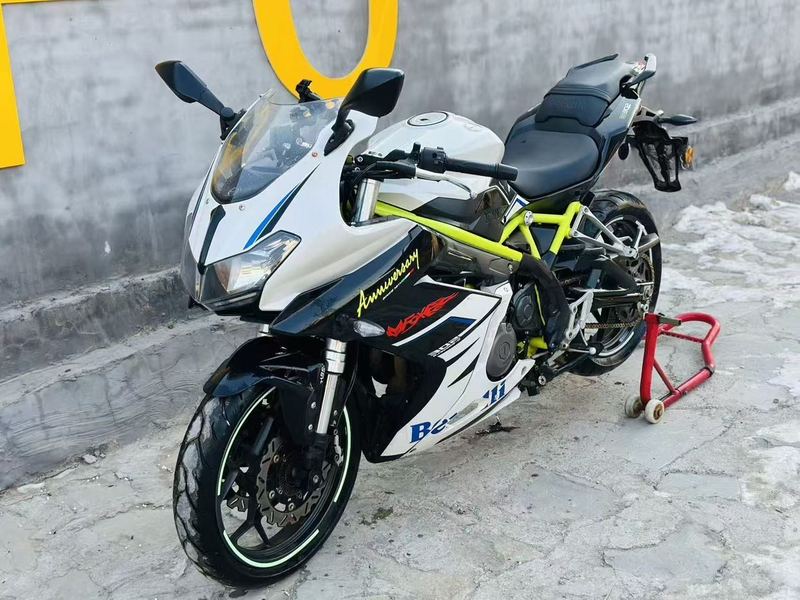 二手贝纳利龙卷风 Tornado 302R