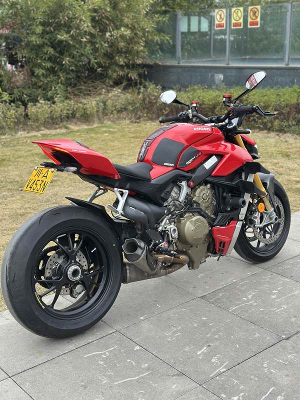 二手杜卡迪Street Fighter V4