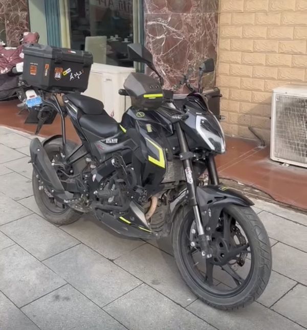 二手贝纳利小迅龙 BN150S