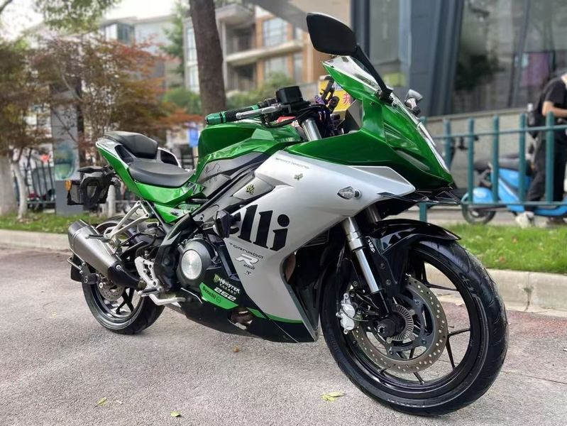 二手贝纳利龙卷风 Tornado 252R