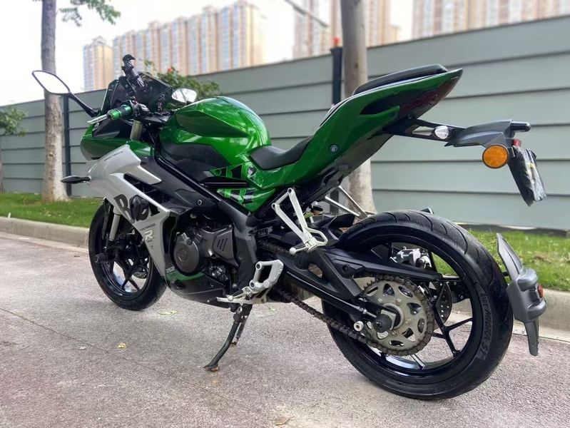 二手贝纳利龙卷风 Tornado 252R