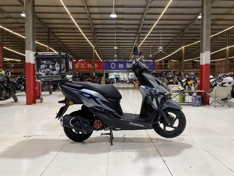 二手新大洲本田裂行 RX125Fi