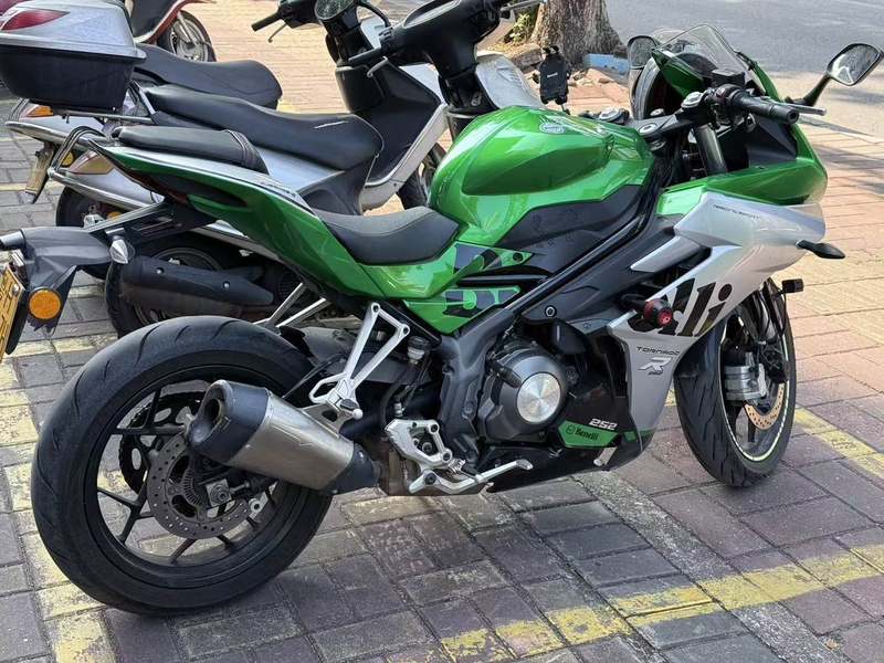 二手贝纳利龙卷风 Tornado 252R