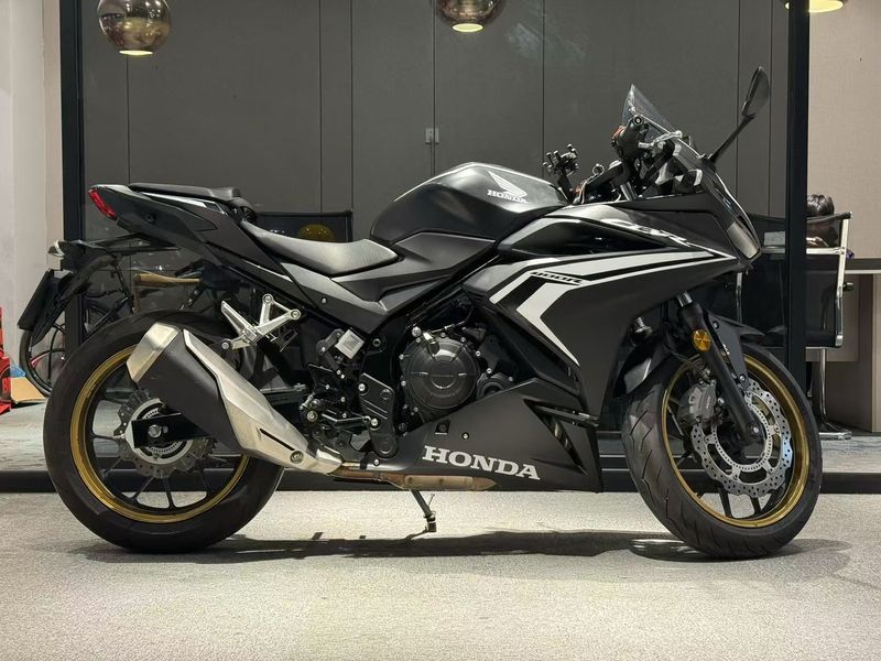 二手本田CBR400R