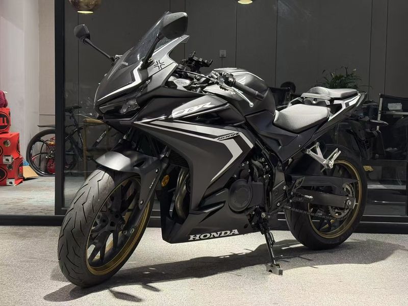 二手本田CBR400R