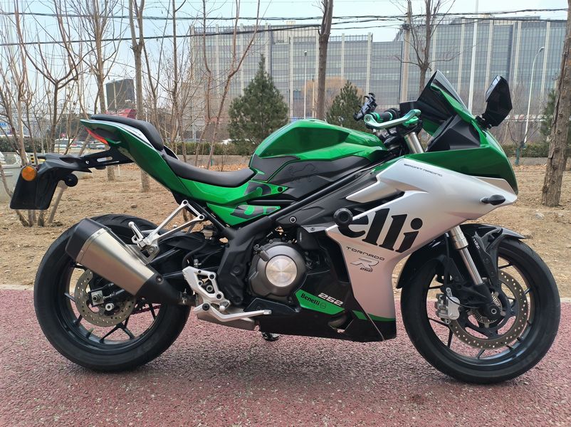 二手贝纳利龙卷风 Tornado 252R