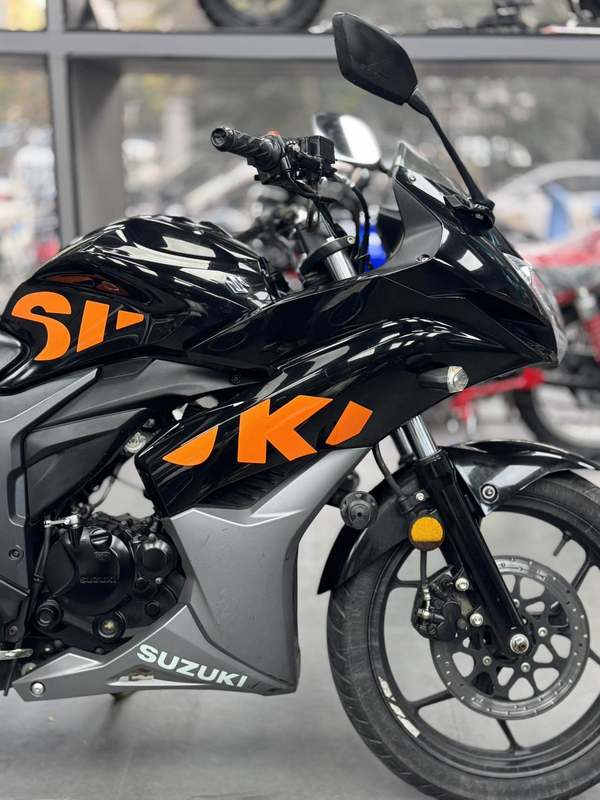 二手济南铃木极客飒 Gixxer 155