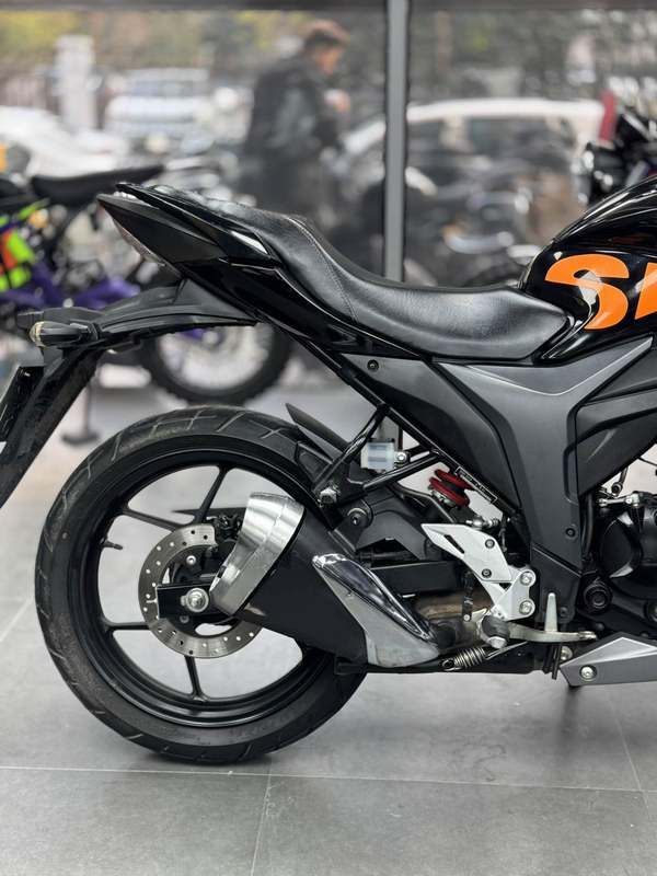 二手济南铃木极客飒 Gixxer 155