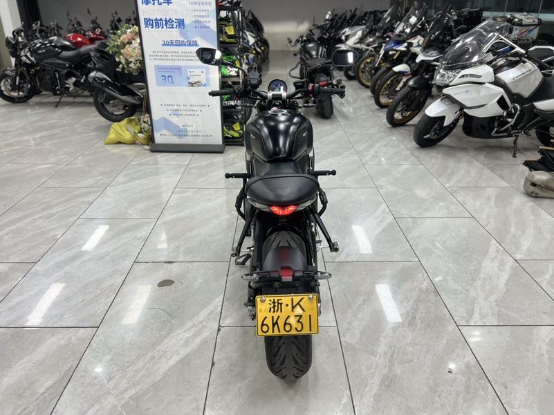 二手凯旋Trident 660