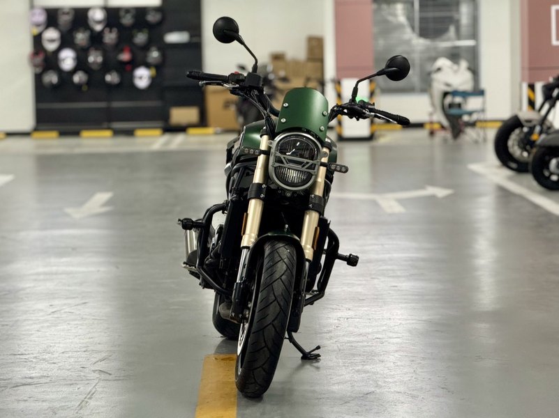 二手贝纳利幼狮 Leoncino 800