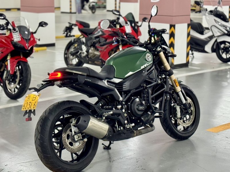 二手贝纳利幼狮 Leoncino 800